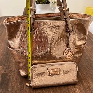 Gold monogram large shoulder Michael Kors bag. Barely used.
